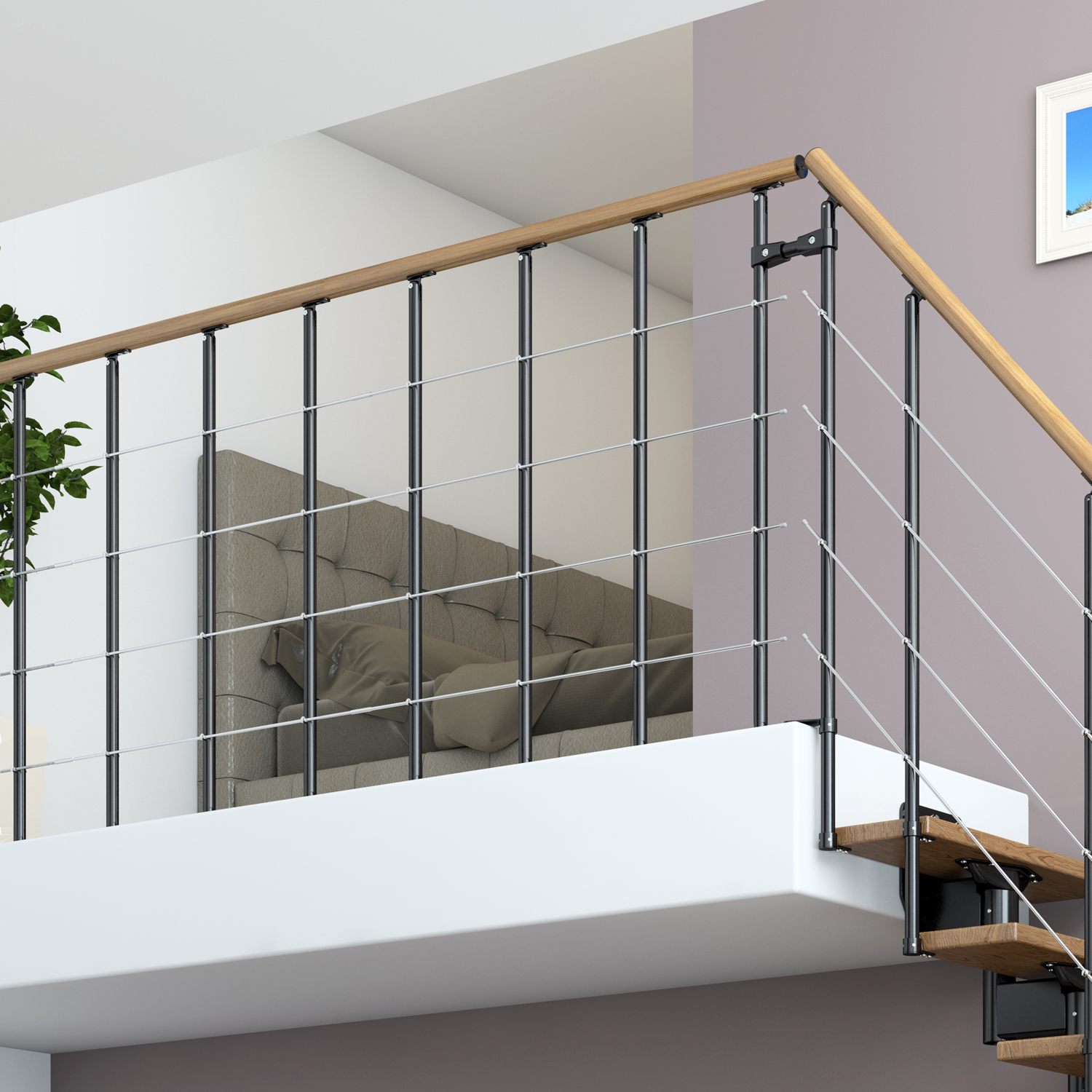 Guarda-corpos para interior elegante com corrimão de madeira e postes em metal preto, complementado por cabos de aço horizontais.