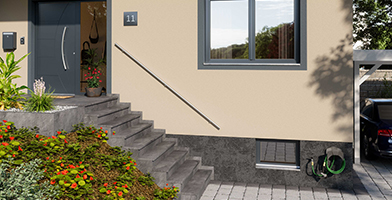Corrimãos externos oferecendo suporte seguro ao longo das escadas, com design minimalista e robusto.