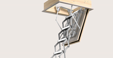 Escada retrátil sob medida com design elegante, adaptada às necessidades específicas de espaço.
