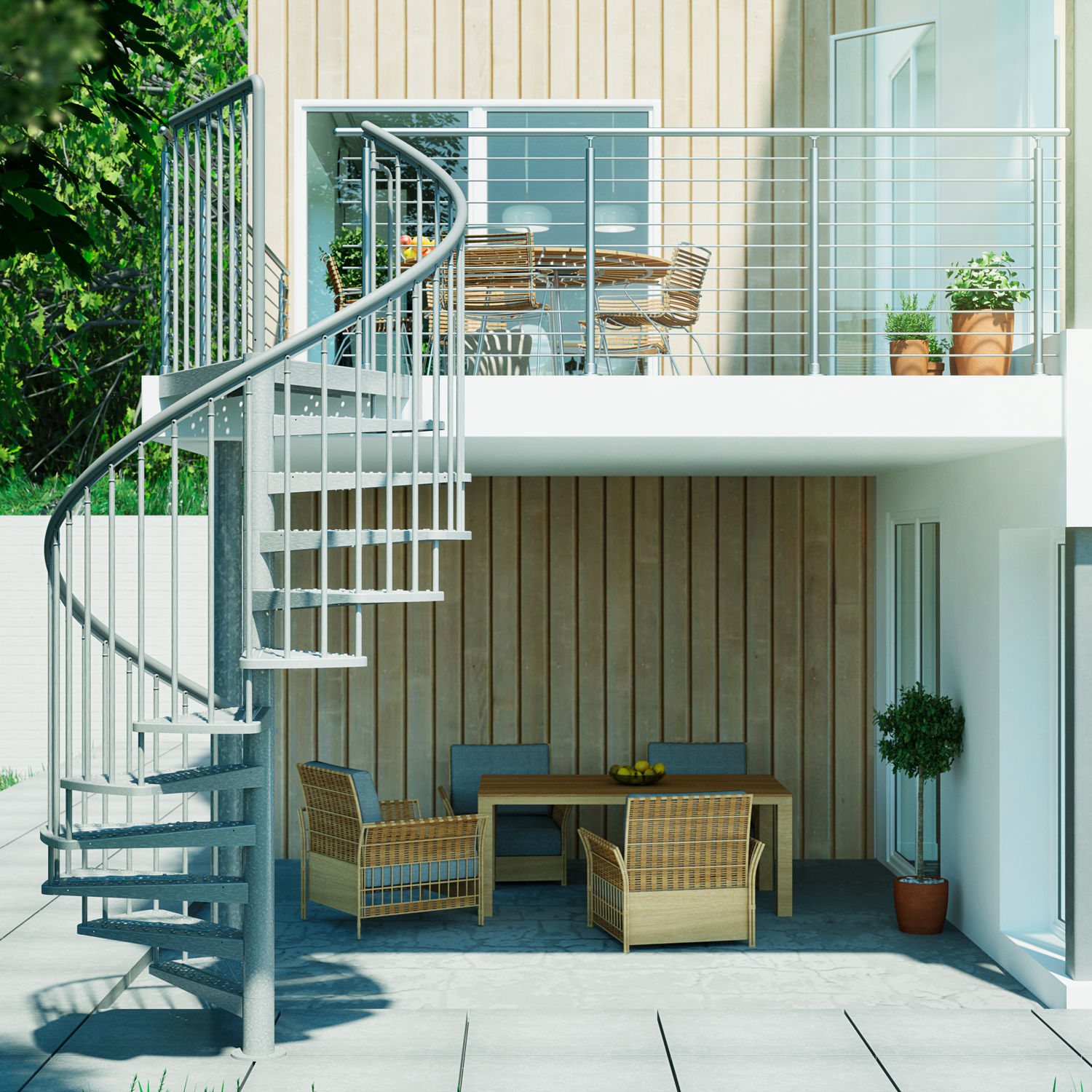 Escada espiral de metal ligando um terraço a um balcão superior, com mobiliário externo e painéis de madeira.
